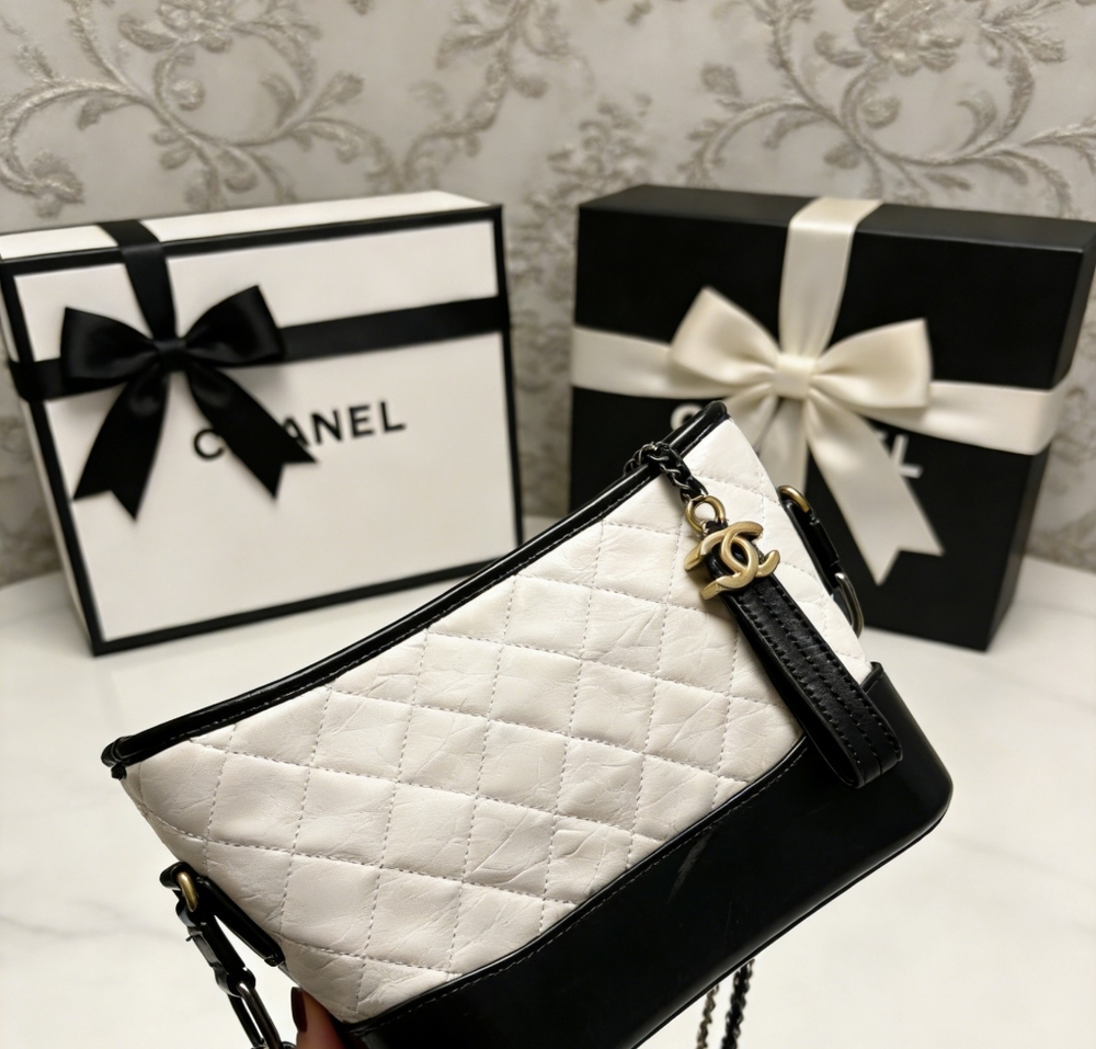 <AUTHENTIC>Chanel Gabrielle Small Hobo Bag in White - Picture 2 of 6